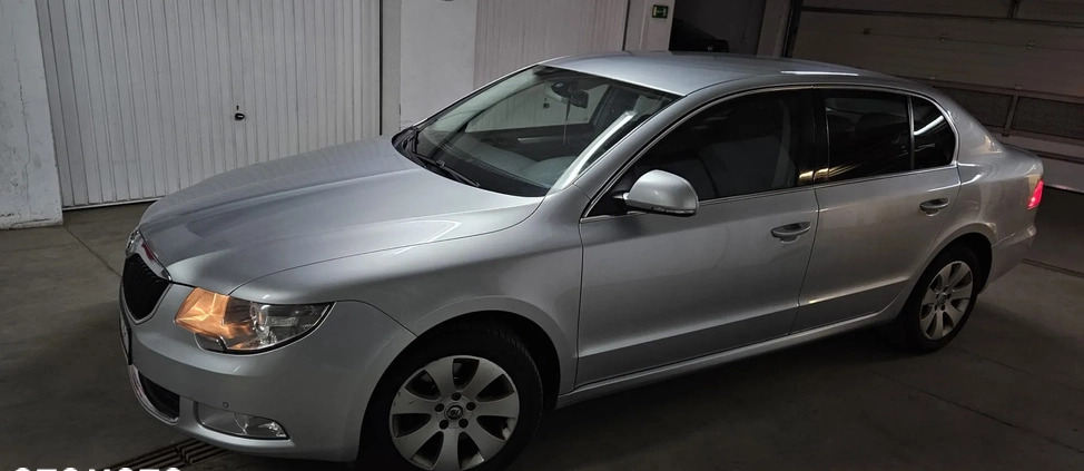 Skoda Superb cena 29900 przebieg: 308000, rok produkcji 2013 z Wrocław małe 172